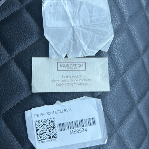Louis Vuitton - Picture 4 of 4